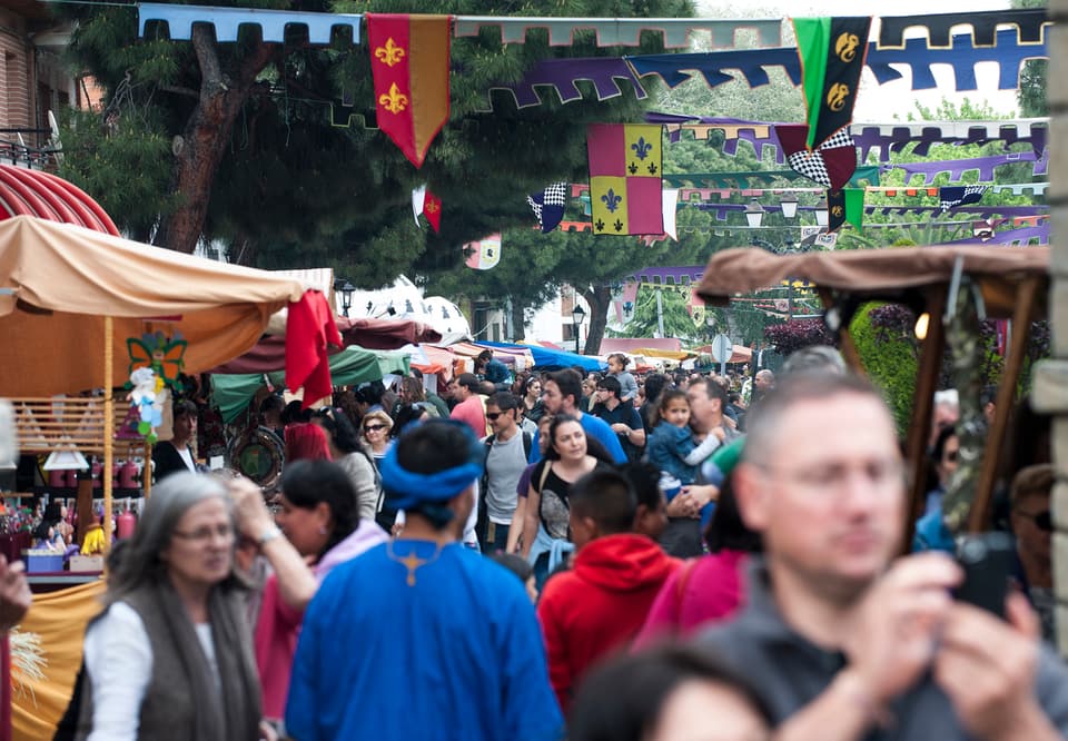 Ambiente de calle en la Feria Medieval de El Alamo